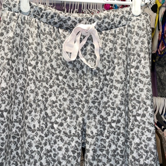 Marilyn Monroe size Large Grey and white pjs pajama pants draw string - Picture 4 of 6